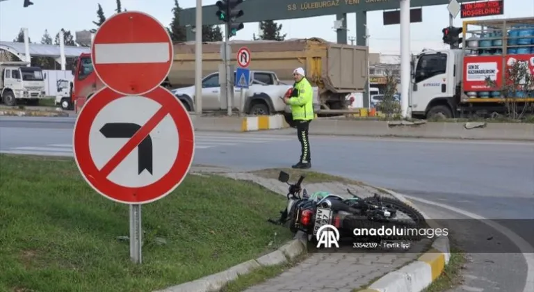 Lüleburgaz'da otomobille motosikletin çarpıştığı kazada 1 kişi yaralandı