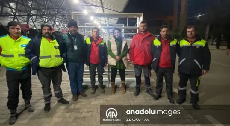 Lüleburgazlı gençler, deprem bölgesinde eczane noktası kurulmasına destek verdi