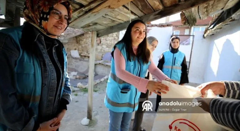 Öğrenciler yurtlardaki fazla yemekleri ihtiyaç sahiplerine ulaştırıyor