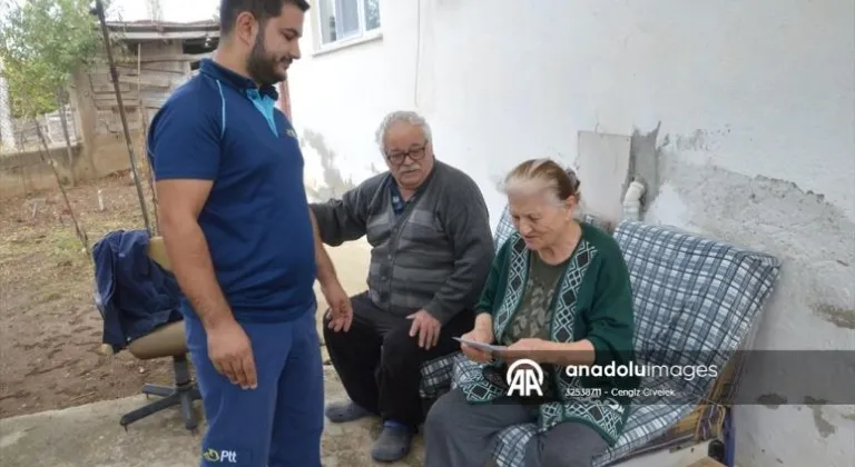 Öğretmen kızının Cumhuriyet'in 100'üncü yılı için yazdığı mektup 21 yıl sonra annesine ulaştırıldı