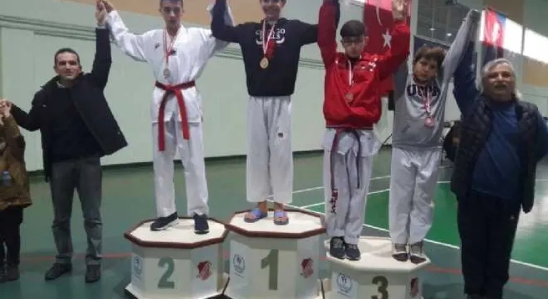 Okullar Arası Taekwondo Seçmelerinde Saray Zirvede