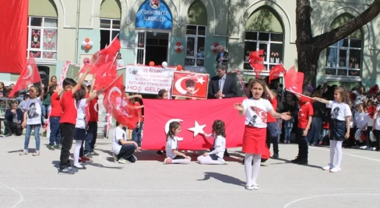 Okullardan Eğlenceli Kutlama