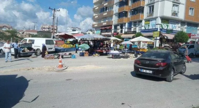 Pazar Tezgahlarını Kim Düzene Koyacak?