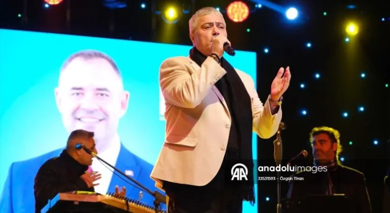 Sanatçı Cengiz Kurtoğlu, Kırklareli'nde konser verdi