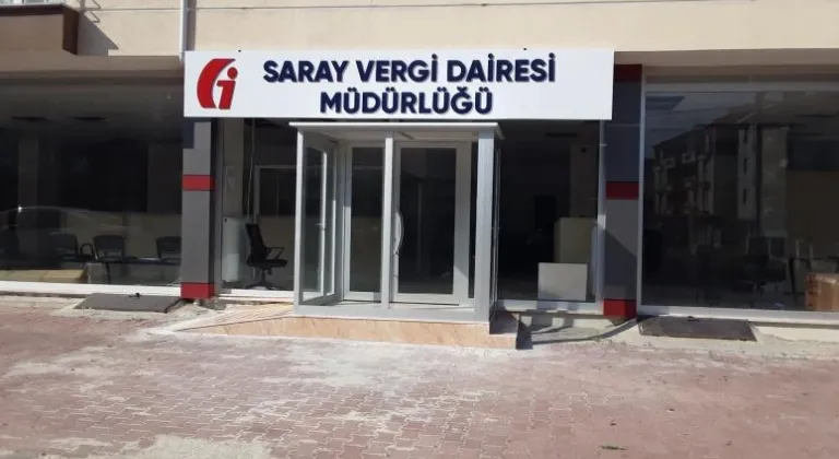 Saray kabuğunu kırmaya başladı