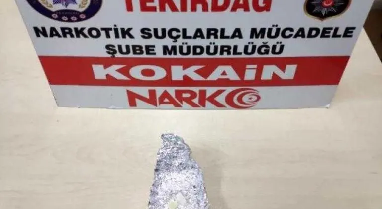 SOKAKTA DURDURULAN ŞÜPHELİ KİŞİNİN ÜZERİNDE KOKAİN ÇIKTI 