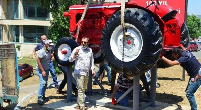 Süleymanpaşa’ya bir antika traktör daha kazandırıldı