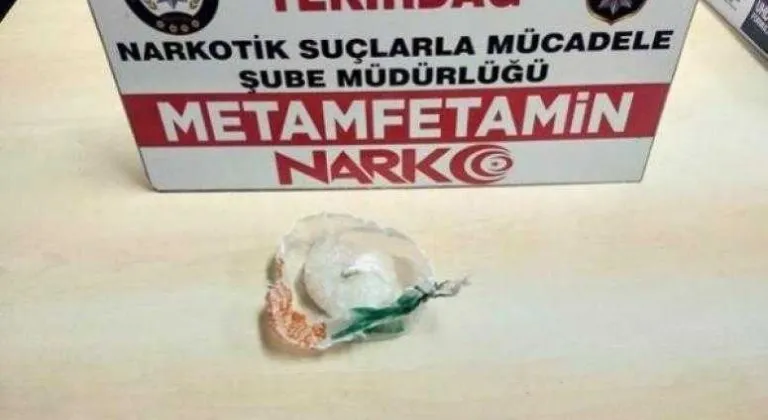 ŞÜPHELİ ARAÇTAN UYUŞTURUCU ÇIKTI