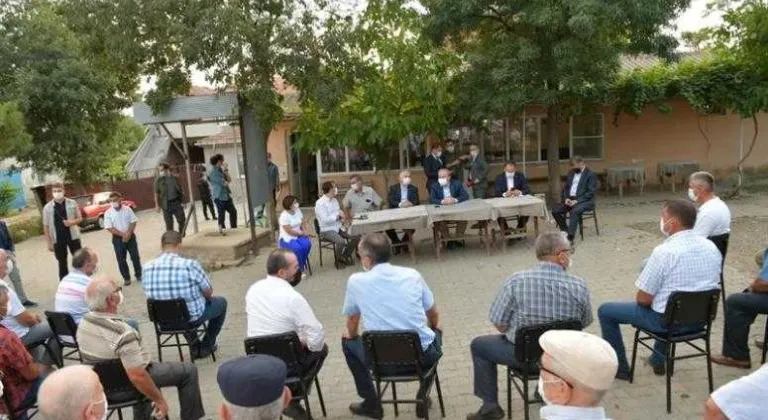 TBMM Başkanı Prof. Dr. Mustafa Şentop ve Vali Aziz Yıldırım Mahalleleri Ziyaret Ederek Vatandaşlarla Bayramlaştılar