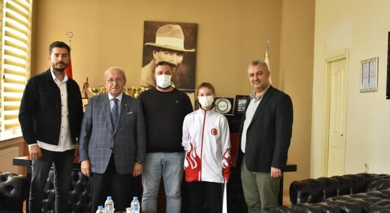 TEKİRDAĞ BÜYÜKŞEHİR BELEDİYE BAŞKANI KADİR ALBAYRAK’TAN MALKARA’MIZIN GURURU TAEKWONDO SPORCUSU SAHRA NUR ÖZDEMİR’E HEDİYE ÇEKİ