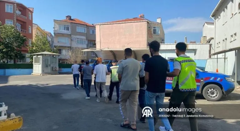 Tekirdağ ve İstanbul'da göçmen kaçakçılığı yaptıkları iddiasıyla gözaltına alınan 4 zanlı tutuklandı