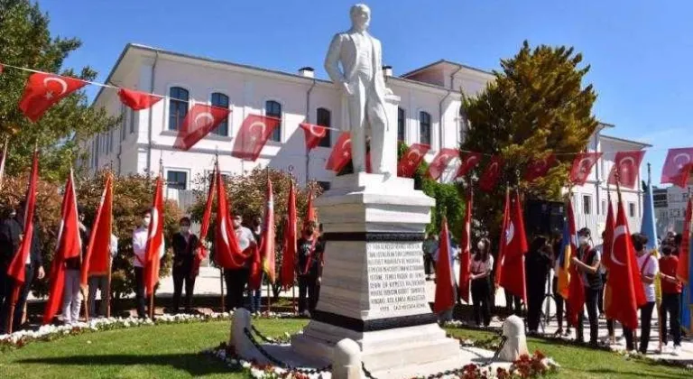 TEKİRDAĞ'DA 19 MAYIS KUTLAMALARI ÇELENK SUNMA TÖRENİ İLE BAŞLADI