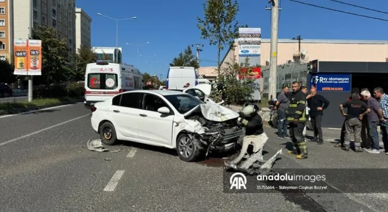 Tekirdağ'da 2 otomobilin çarpıştığı kazada 3 kişi yaralandı