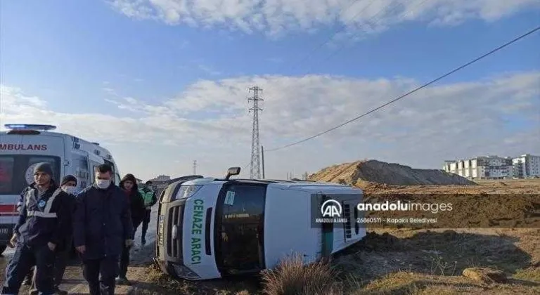 Tekirdağ'da devrilen cenaze aracındaki 2 kişi yaralandı