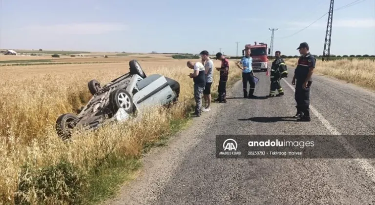 Tekirdağ'da devrilen otomobildeki 3 kişi yaralandı