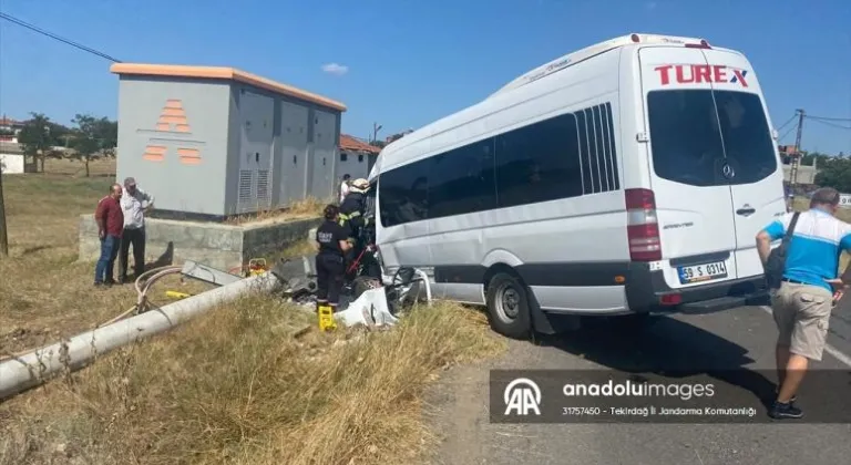 Tekirdağ'da direğe çarpan işçi servisindeki 7 kişi yaralandı