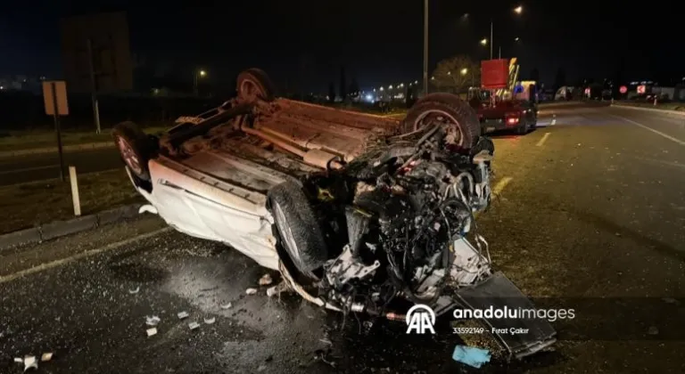 Tekirdağ'da direğe çarpan otomobilin sürücüsü yaralandı