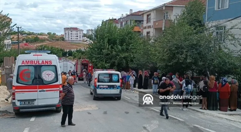 Tekirdağ'da ev yangınına müdahale eden itfaiye ekiplerine engel olan 2 kişi gözaltına alındı