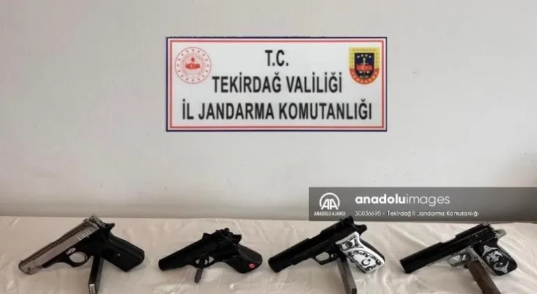 Tekirdağ'da evinde 4 ruhsatsız tabanca ele geçirilen şüpheli gözaltına alındı