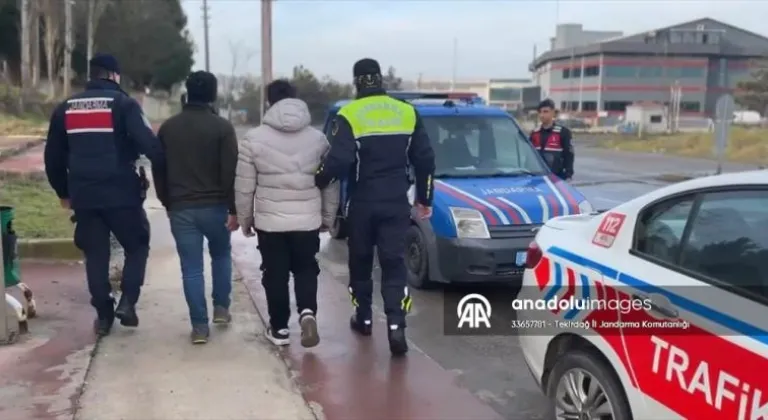 Tekirdağ'da jandarmanın dron destekli trafik denetiminde 2 düzensiz göçmen yakalandı