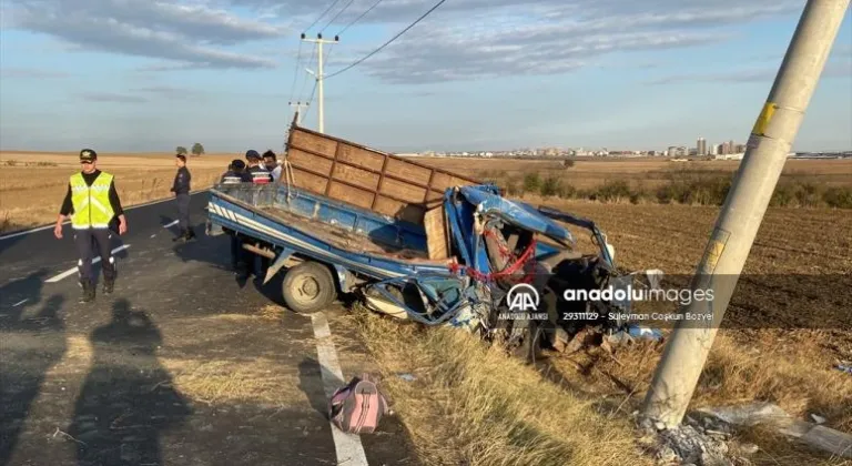 Tekirdağ'da kaza yapan kamyonetteki 2 kişi öldü, 6 kişi yaralandı