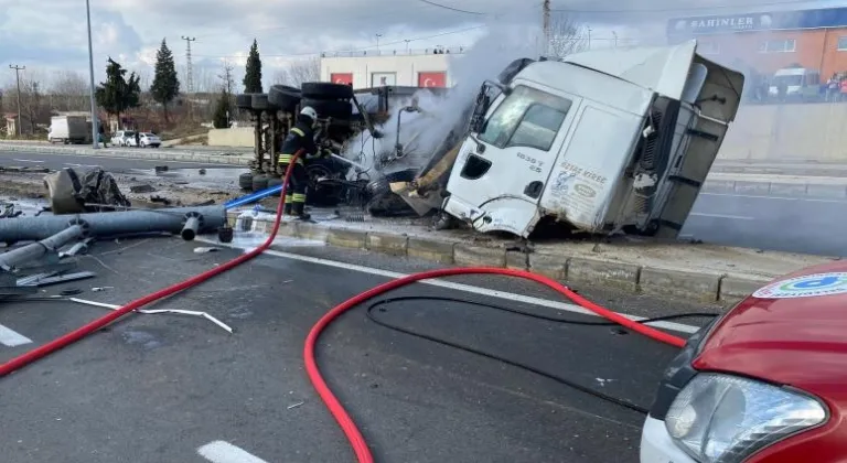 Tekirdağ'da kaza yapan tırda çıkan yangın itfaiye ekipleri tarafından söndürüldü