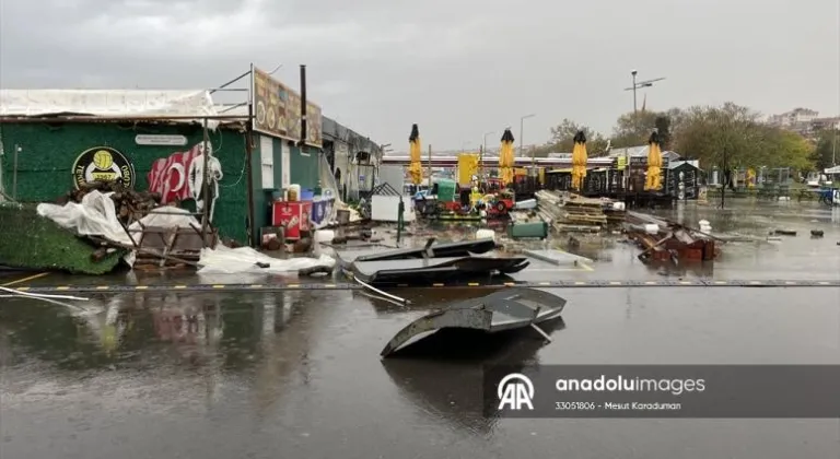 Tekirdağ'da lodosun taşırdığı deniz suyu çekildi esnaf tamir ve temizliğe başladı