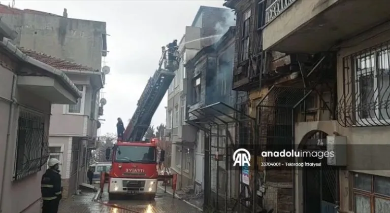 Tekirdağ'da metruk binada çıkan yangın söndürüldü