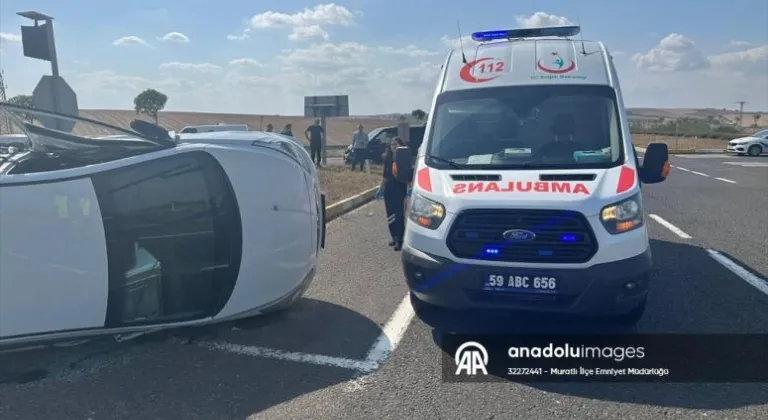 Tekirdağ'da minibüs ve otomobilin çarpıştığı kazada 3 kişi yaralandı