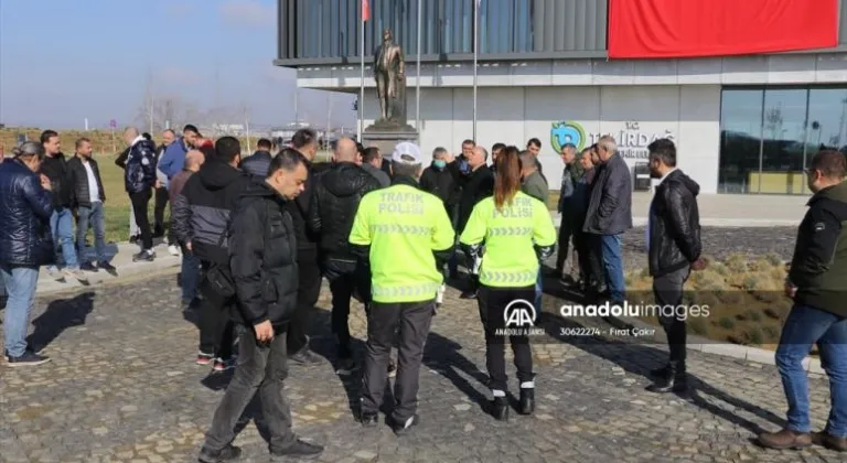 Tekirdağ'da minibüsçüler güzergah değişikliğini kontak kapatarak protesto etti