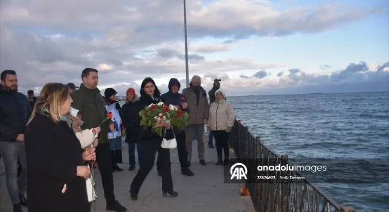 Tekirdağ'da mübadiller atalarını denize karanfil bırakarak andı