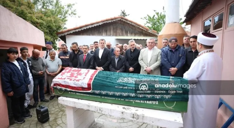 Tekirdağ'da otomobil ile kamyonetin çarpıştığı kazada nişanlı çift hayatını kaybetti