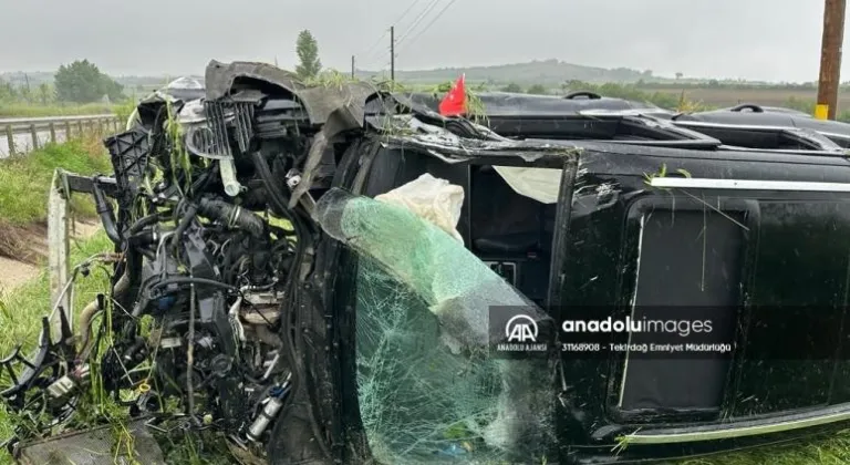 Tekirdağ'da otomobilin çarptığı kişi öldü, sürücü yaralandı