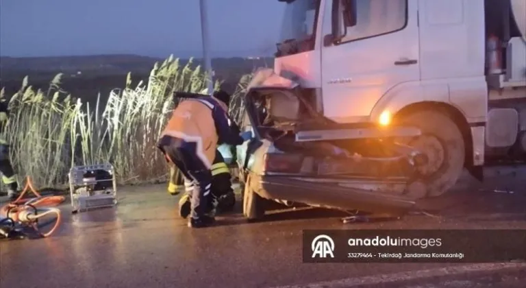 Tekirdağ'da otomobille kamyonun çarpışması sonucu 1 kişi öldü