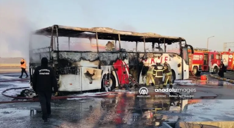 Tekirdağ'da seyir halindeki yolcu otobüsü yandı