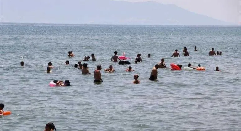 Tekirdağ'da sıcak havadan bunalanlar sahillerde yoğunluk oluşturdu