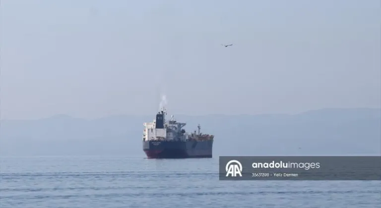 Tekirdağ'da tanker gemisinden denize düştüğü belirtilen kişiyi arama çalışmaları sürüyor