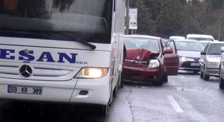 TEKİRDAĞ’DA ÜÇ ARACIN KARIŞTIĞI KAZADA KORKULAN OLMADI 