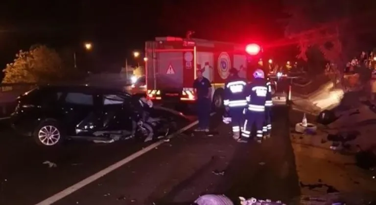 Tekirdağ'da üst geçidin ayağına çarpan otomobildeki 1 kişi öldü, 2 kişi yaralandı