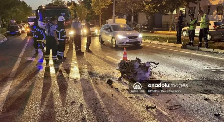 Tekirdağ'da üst geçidin ayağına çarpan otomobildeki 2 kişi yaralandı