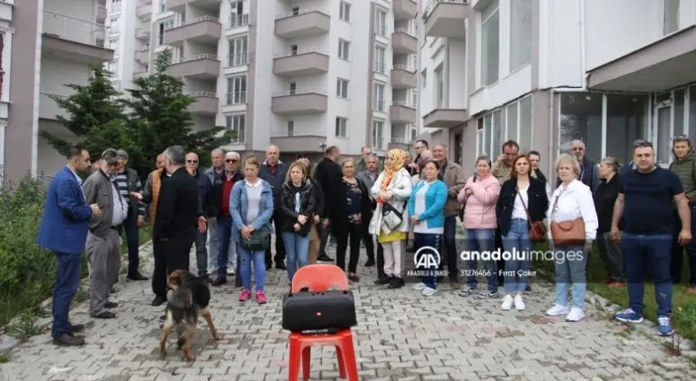 Tekirdağ'da yapımı tamamlanan evlerine giremeyen kooperatif üyeleri eylem yaptı