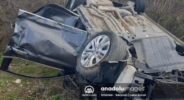 Tekirdağ'da yol kenarına devrilen otomobildeki 2 kişi hayatını kaybetti