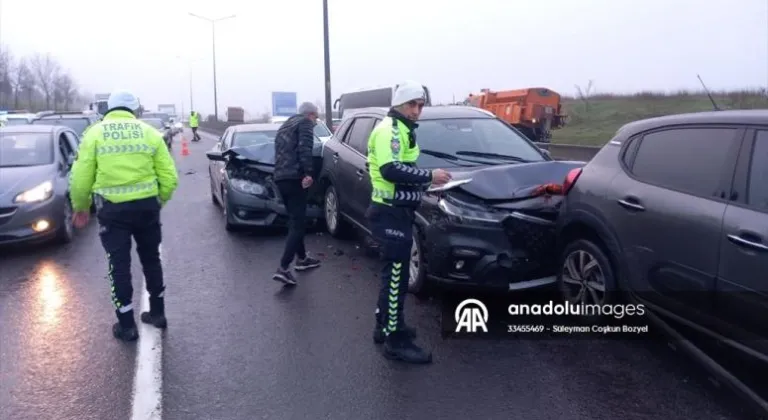 Tekirdağ'da zincirleme trafik kazasında 5 otomobilde maddi hasar oluştu