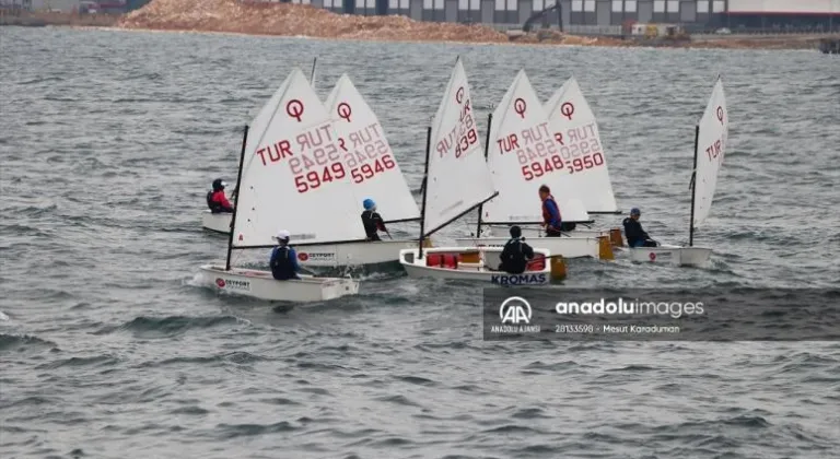 Tekirdağ'daki Kiraz Festivali'nde yelken ve yüzme yarışları düzenlendi