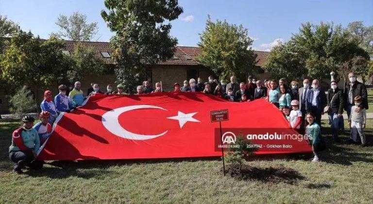 Trakya Üniversitesi Cumhuriyet fidanlığına 98. yıl fidanı törenle dikildi