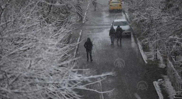 TRAKYA'DA KAR YAĞIŞI ETKİLİ OLUYOR