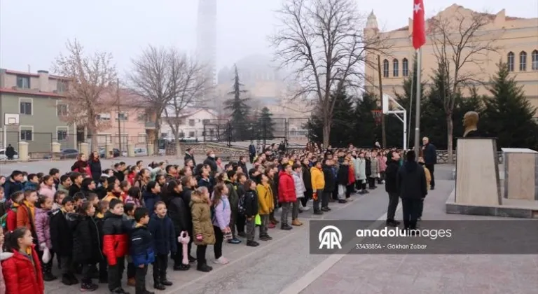 Trakya'da okullarda şehitler için saygı duruşunda bulunuldu