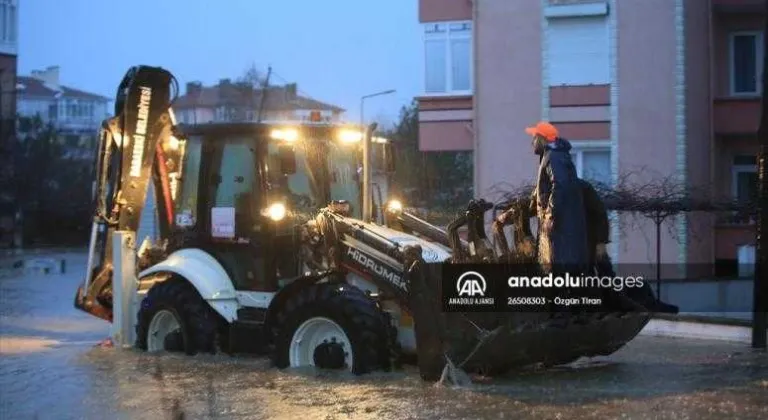 Trakya'da sağanak su baskınlarına neden oldu