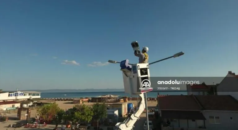 Trakya'da tatil bölgelerindeki elektrik hatlarının bakım ve onarımı yapılıyor