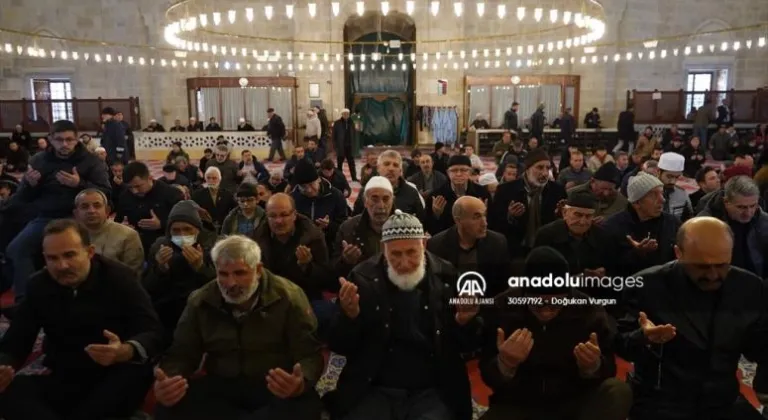 Trakya'daki camilerde depremde hayatını kaybedenler için mevlit okutuldu